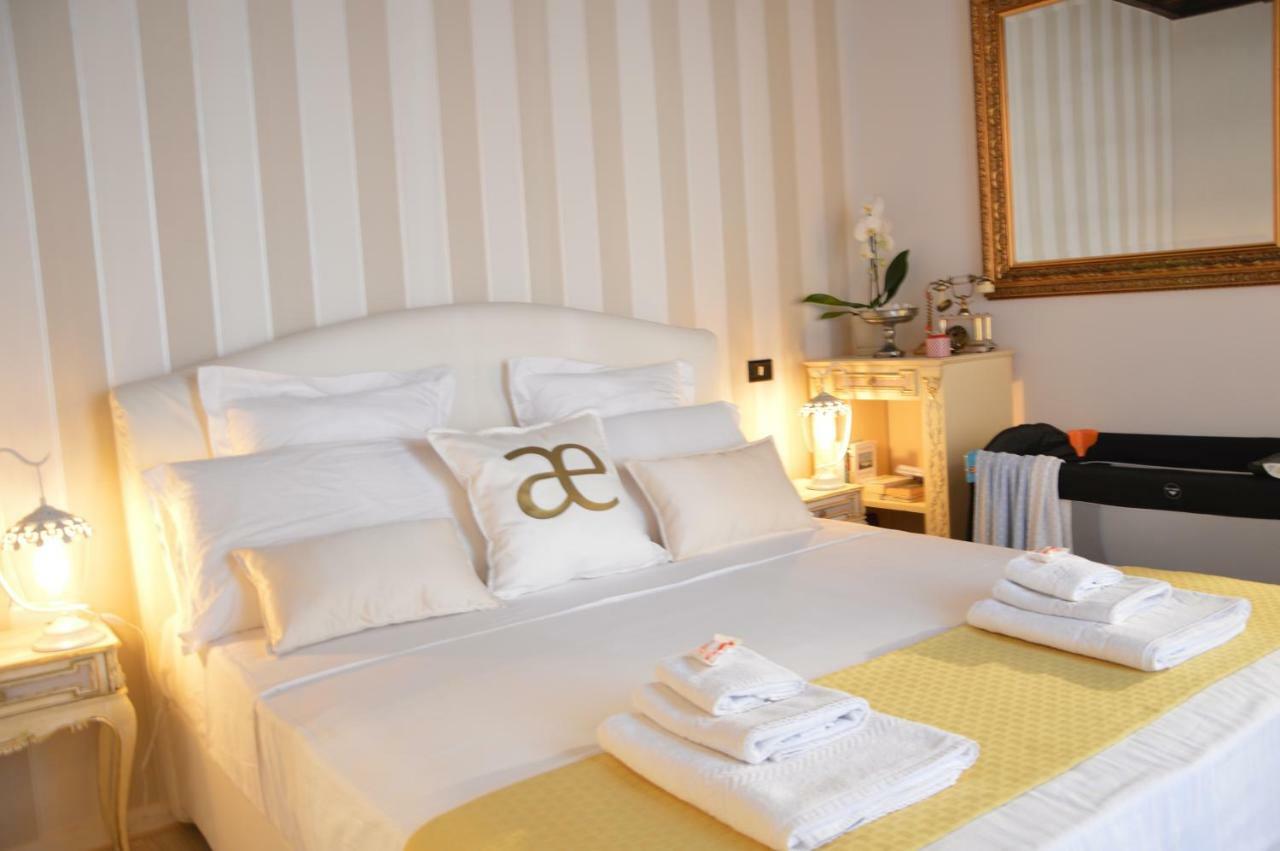 Historic Center - Elegant Apartment With Charming Antiques - Raffaello Inn Rom Exterior foto