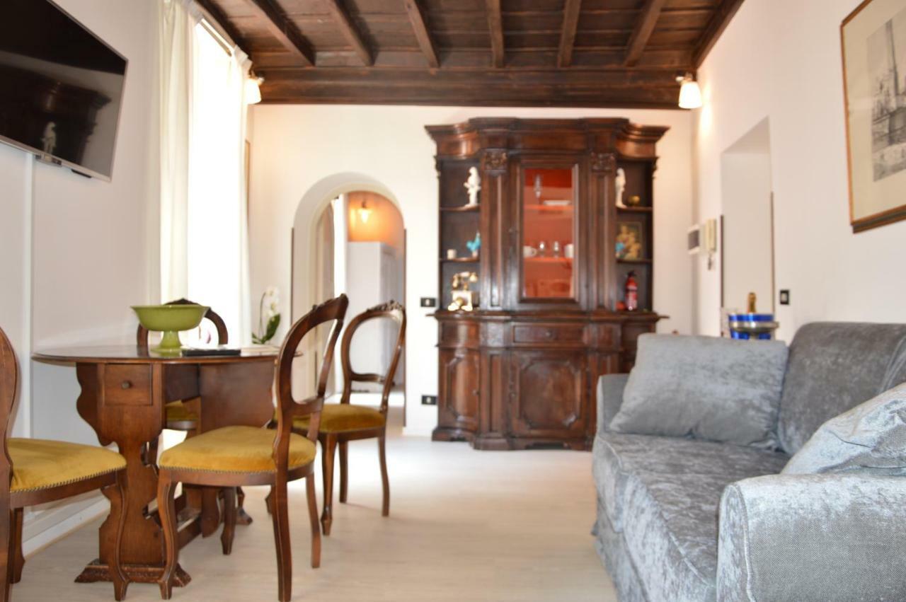 Historic Center - Elegant Apartment With Charming Antiques - Raffaello Inn Rom Exterior foto