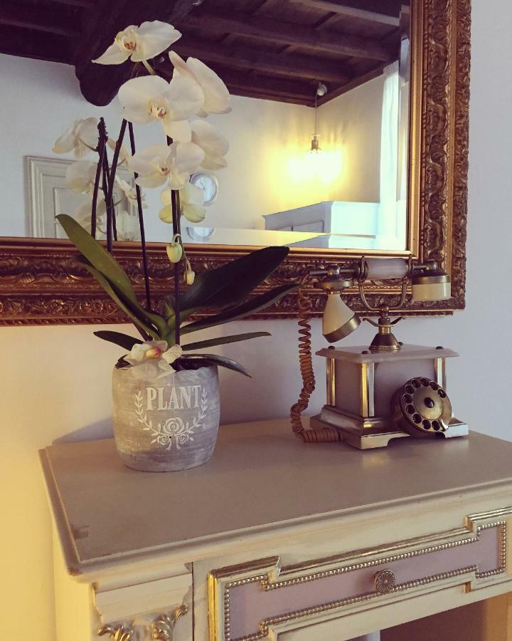 Historic Center - Elegant Apartment With Charming Antiques - Raffaello Inn Rom Exterior foto