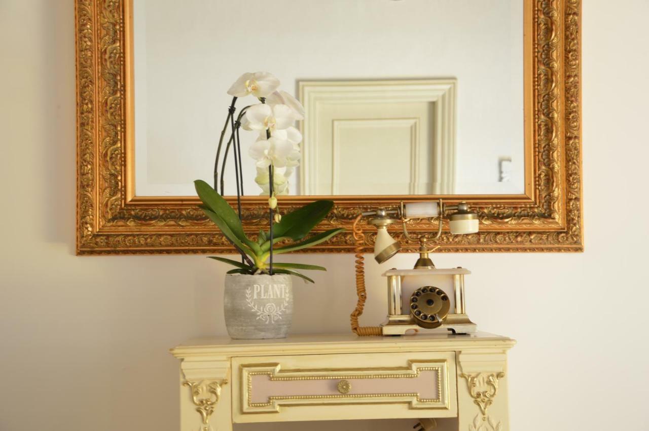 Historic Center - Elegant Apartment With Charming Antiques - Raffaello Inn Rom Exterior foto